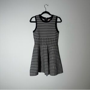 Sweewe Black & White Patterned Fit and Flare Dress Size S
